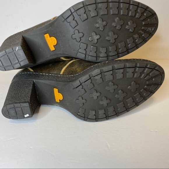 Timberland genuine leather upper, lace heels rustic boots size 10. 3 inch heel - Picture 6 of 7